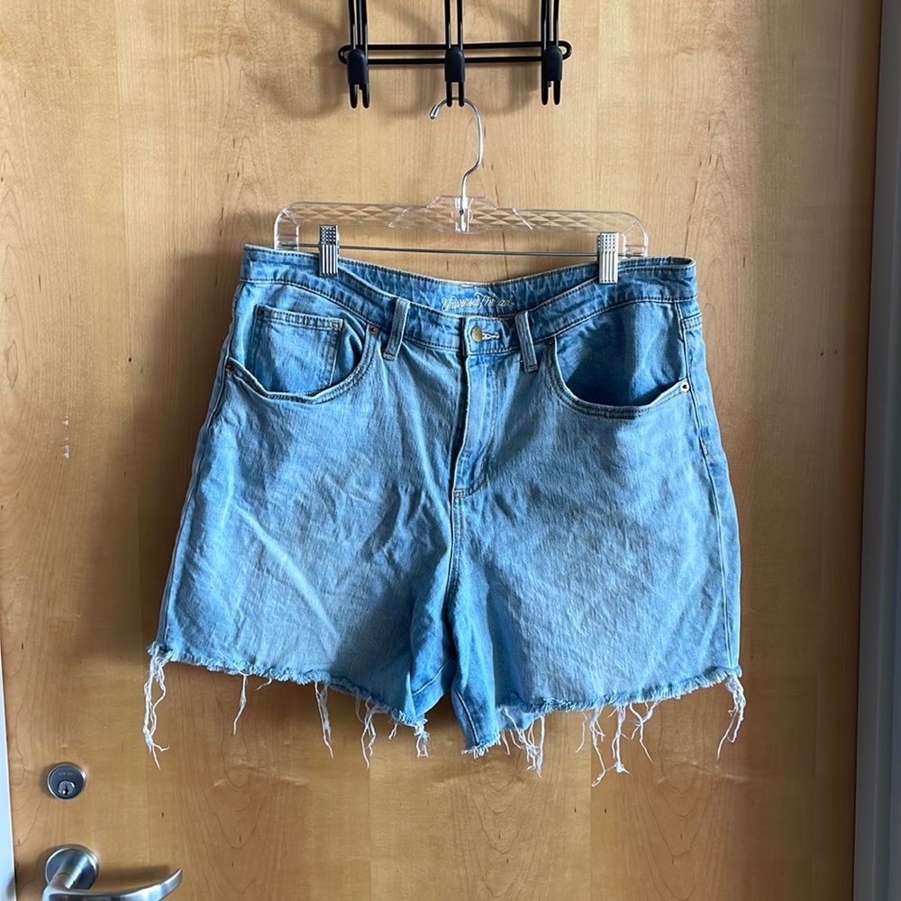Light wash Universal thread High Rise Boyfriend Jean Shorts Size 16/33